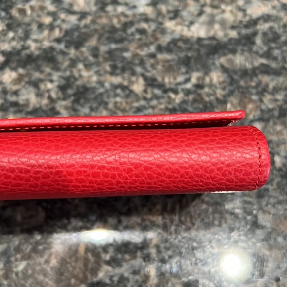 Gucci ❤️AUTHENTIC large red leather wallet like new - Picture 8 of 16